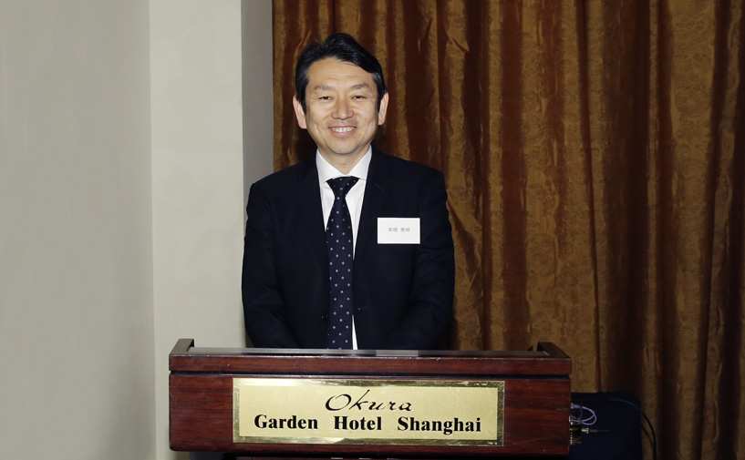 白玉兰纪念奖获得者、三井物产(上海)贸易有限公司副总经理高桥秀明主持交流晚会